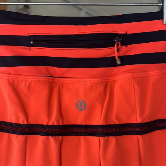Lululemon Pace Setter Skirt. Bright orange and inkwell sea stripe. Size 2 - Picture 5 of 10